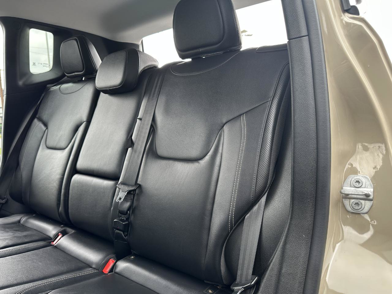 Used 2015 Jeep Renegade Limited AWD/4WD image 32