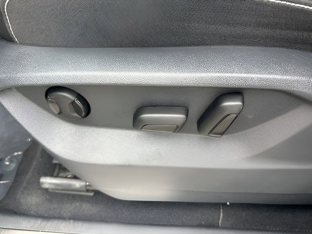 Used 2025 Volkswagen Atlas SE image 10