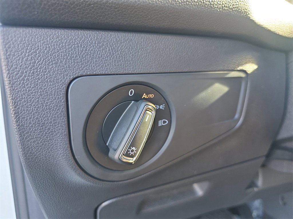 Used 2018 Volkswagen Tiguan SE w/ Panoramic Sunroof Package image 32