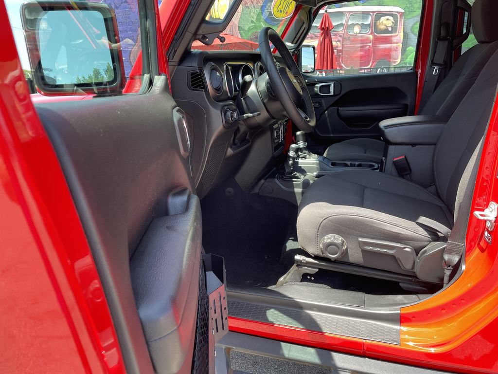 Used 2023 Jeep Gladiator Sport AWD/4WD image 14