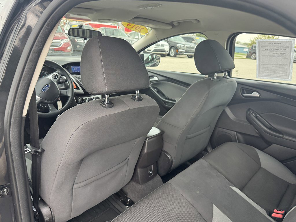 Used 2014 Ford Focus SE w/ SE Winter Package FWD image 18