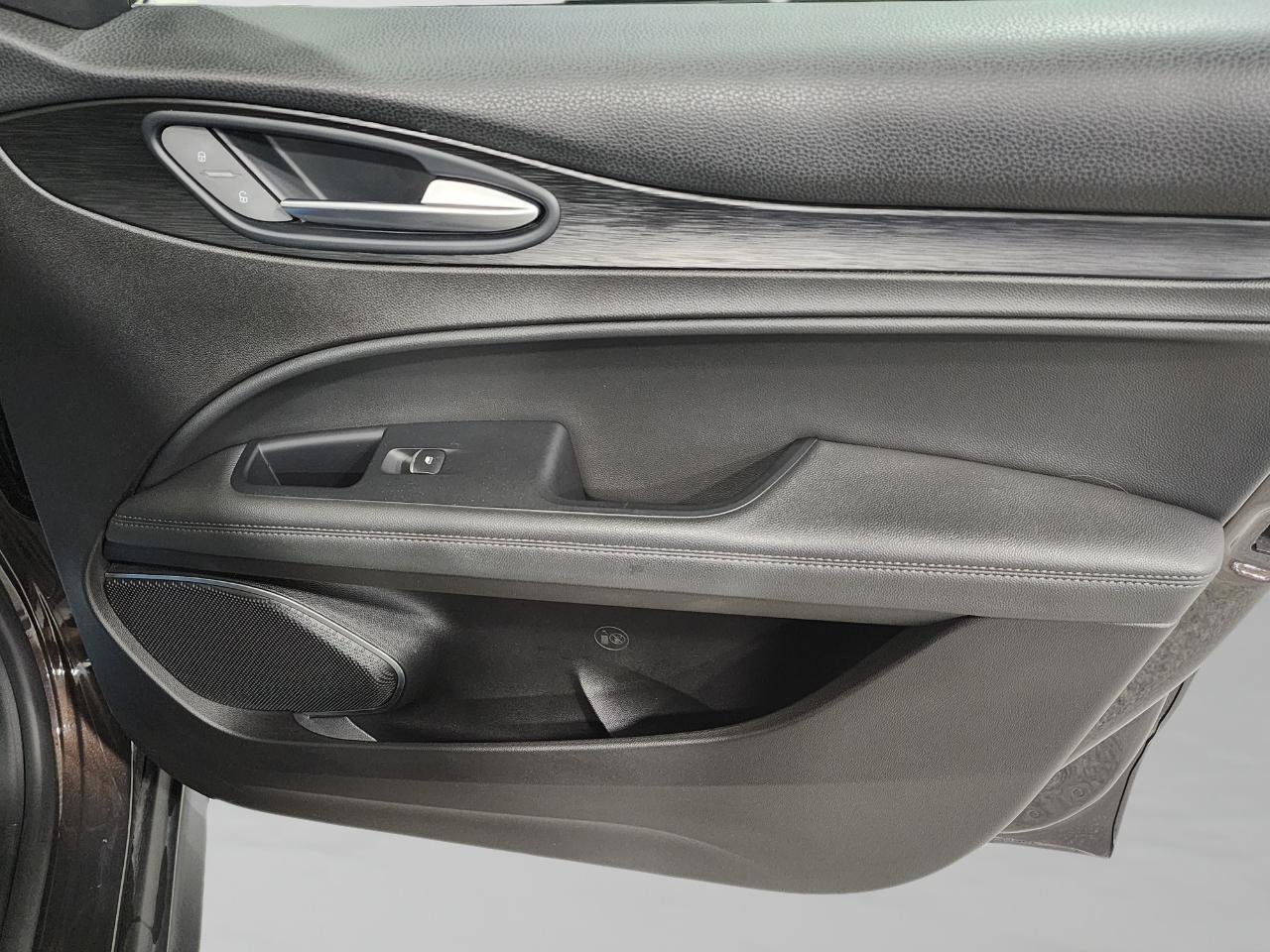 Used 2018 Alfa Romeo Stelvio AWD image 27