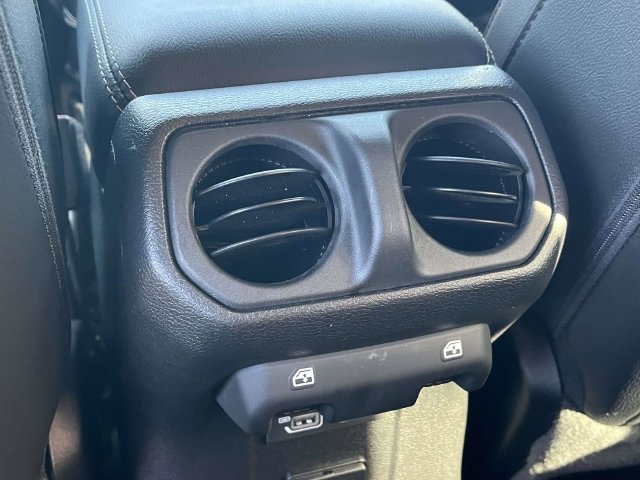 Used 2022 Jeep Wrangler Unlimited Sahara AWD/4WD image 19