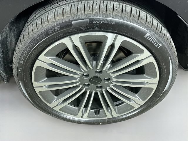 New 2026 Land Rover Range Rover SV AWD/4WD image 33