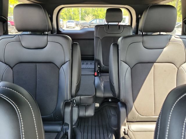 Used 2023 Jeep Grand Cherokee L Laredo RWD image 13