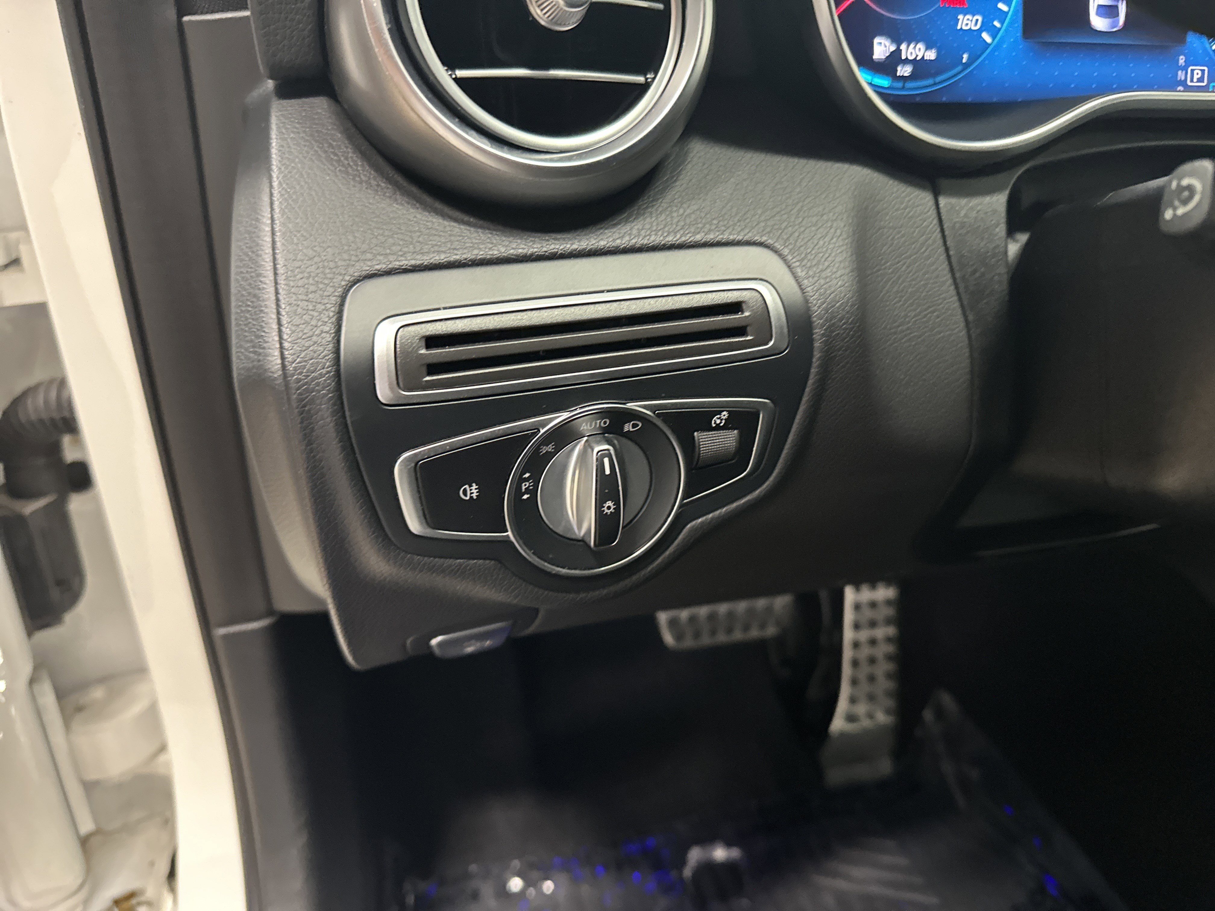 Used 2020 Mercedes-Benz C 300 4MATIC Sedan image 37