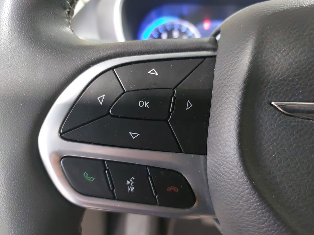 Used 2024 Chrysler Pacifica Touring-L FWD image 16