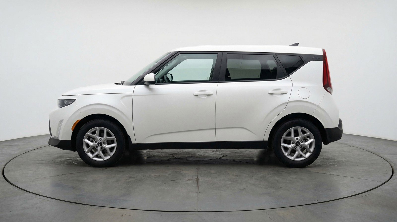 Used 2025 Kia Soul LX w/ LX Technology Package image 5