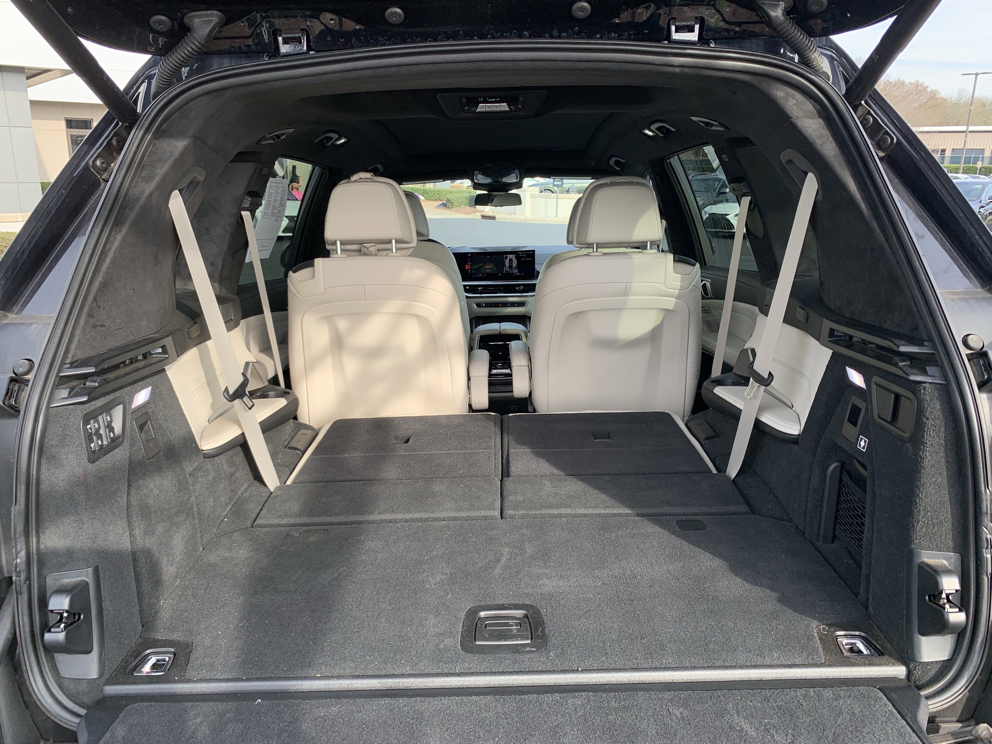 Used 2023 BMW X7 M60i w/ Executive Package image 34