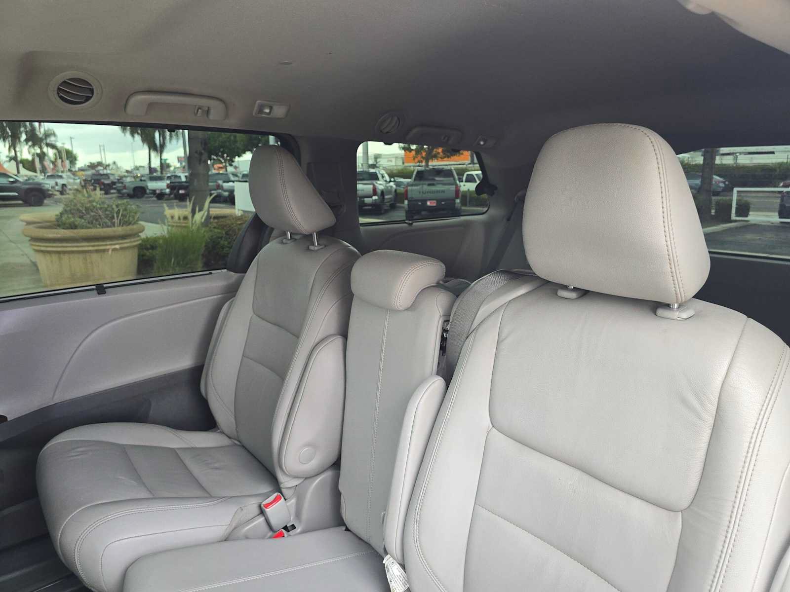Used 2019 Toyota Sienna XLE FWD image 19