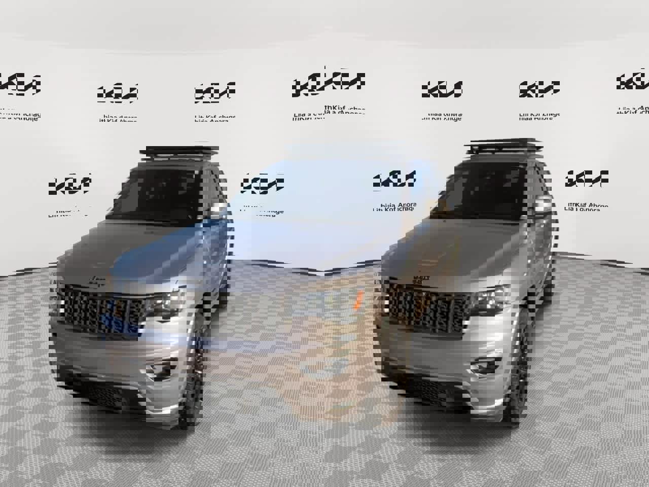Used 2017 Jeep Grand Cherokee Altitude image 4