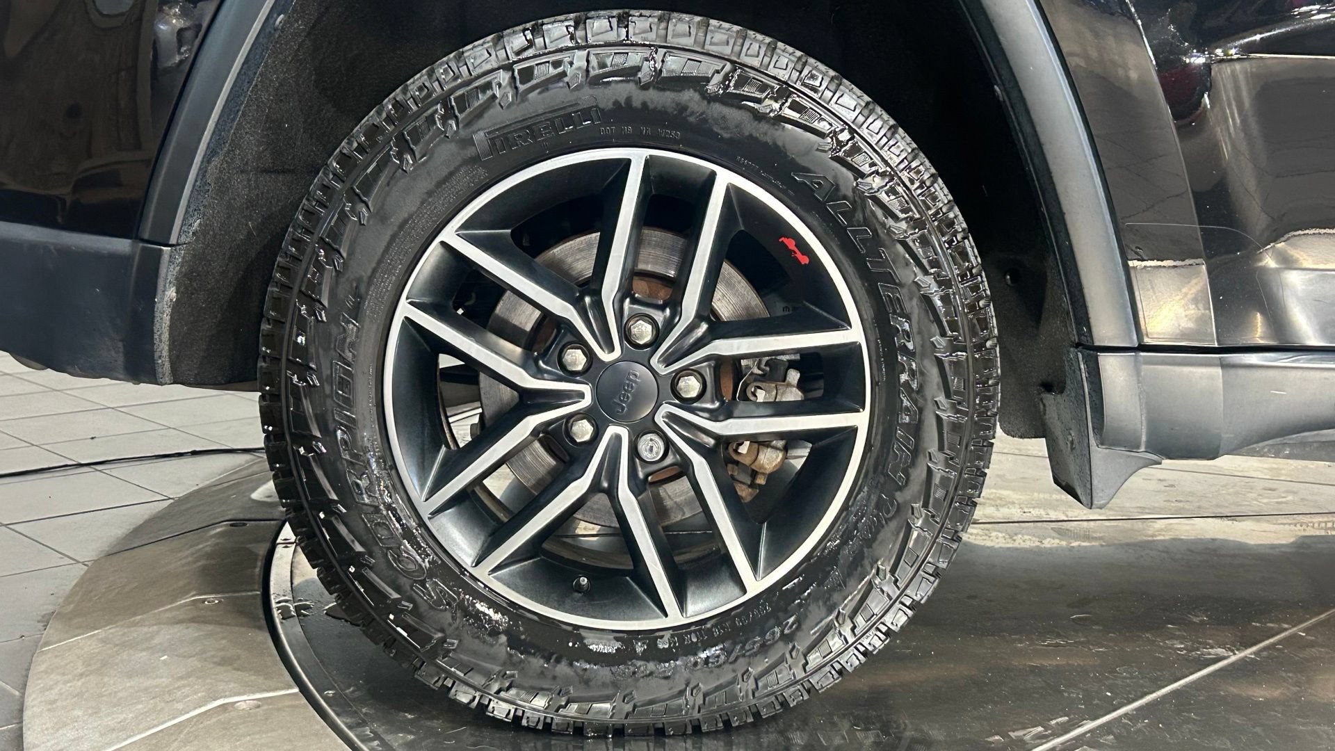 Used 2019 Jeep Grand Cherokee Trailhawk AWD/4WD image 20