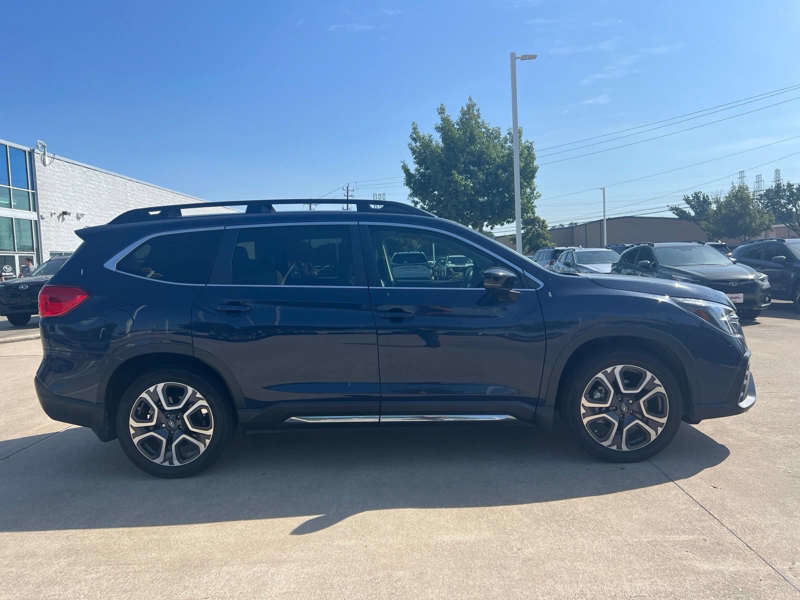 Used 2024 Subaru Ascent Limited w/ Technology Package AWD/4WD image 3