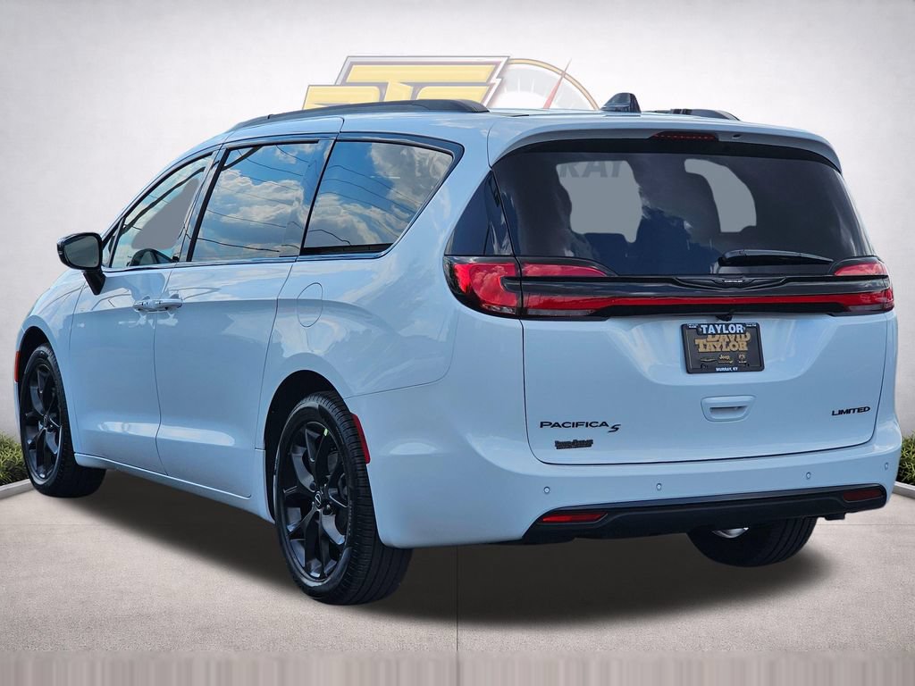New 2026 Chrysler Pacifica Limited w/ Uconnect Theater Family Group FWD image 7