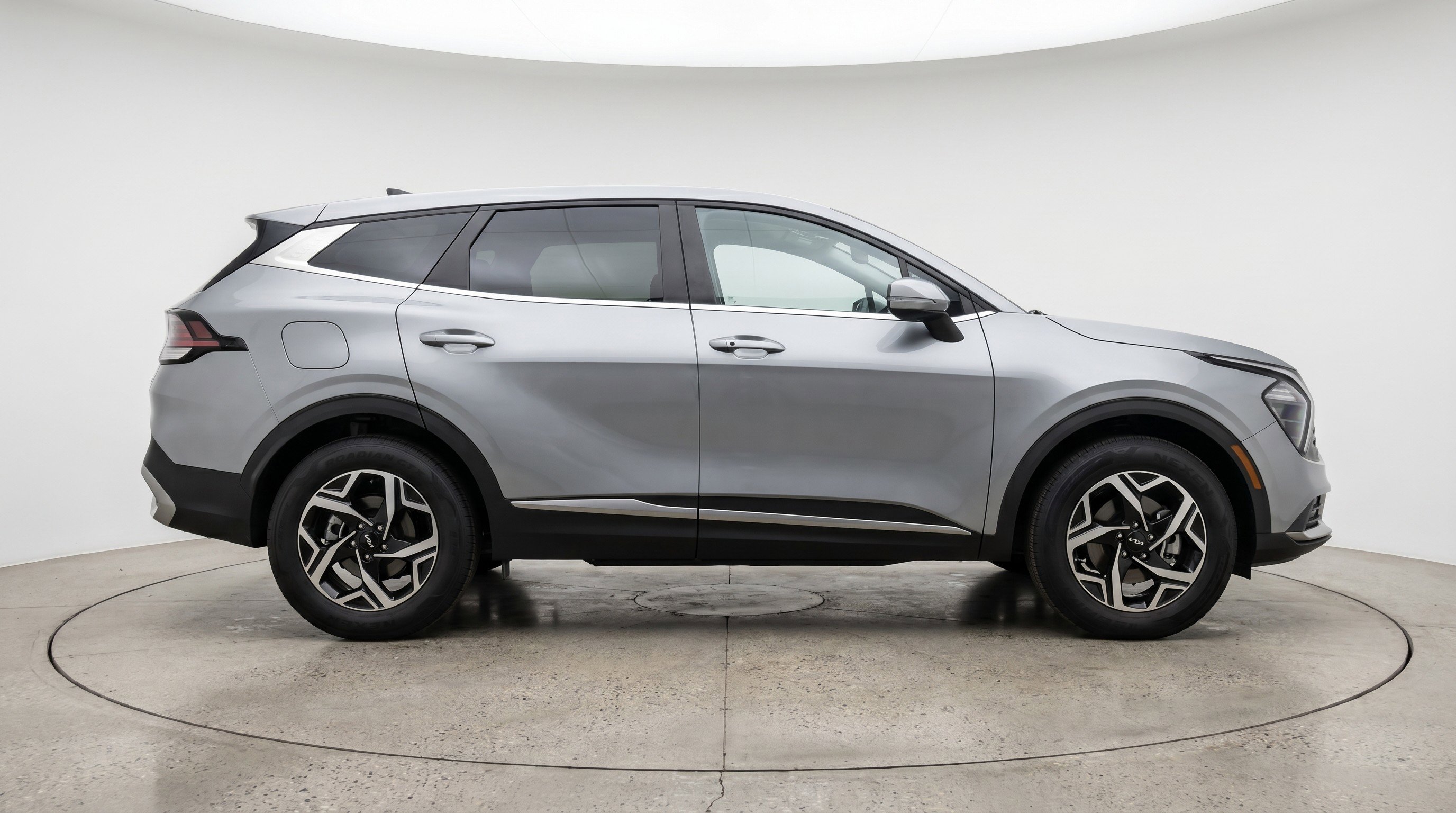 Used 2025 Kia Sportage LX image 11