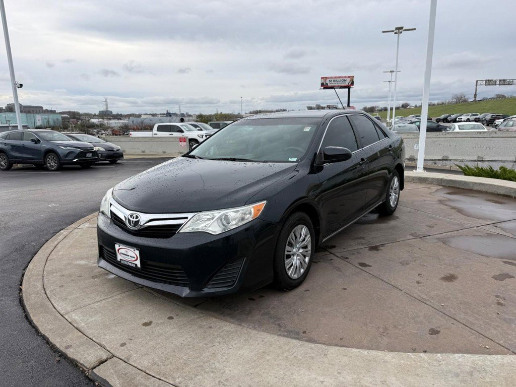 Used 2013 Toyota Camry LE image 10