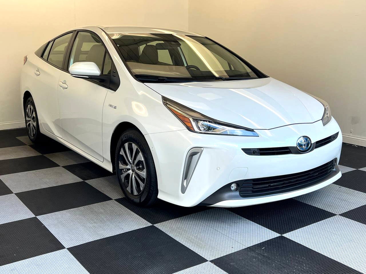Used 2021 Toyota Prius LE image 3
