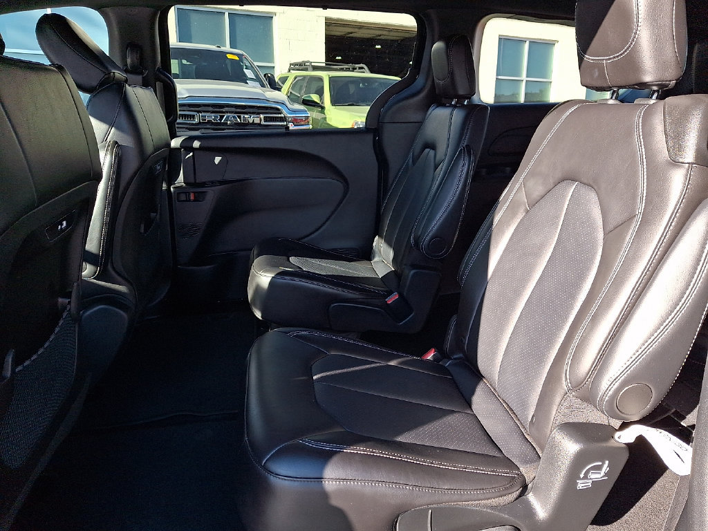 Certified 2026 Chrysler Pacifica Select FWD image 13