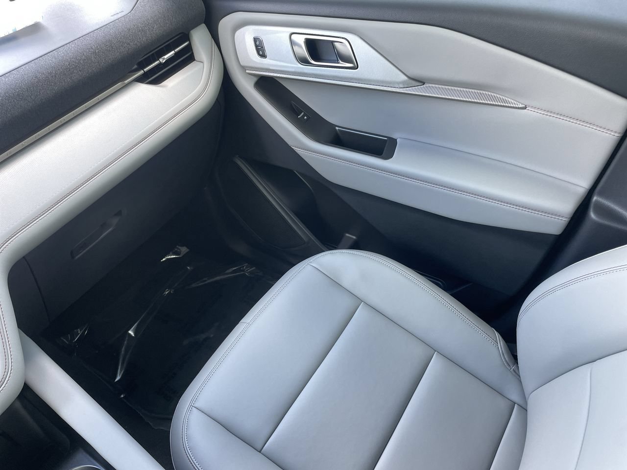 New 2026 Ford Explorer Active w/ Active Comfort Package AWD/4WD image 15