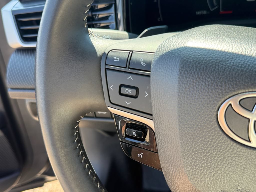 Used 2026 Toyota Camry SE FWD image 15