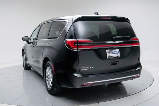 Used 2023 Chrysler Pacifica Touring-L image 3