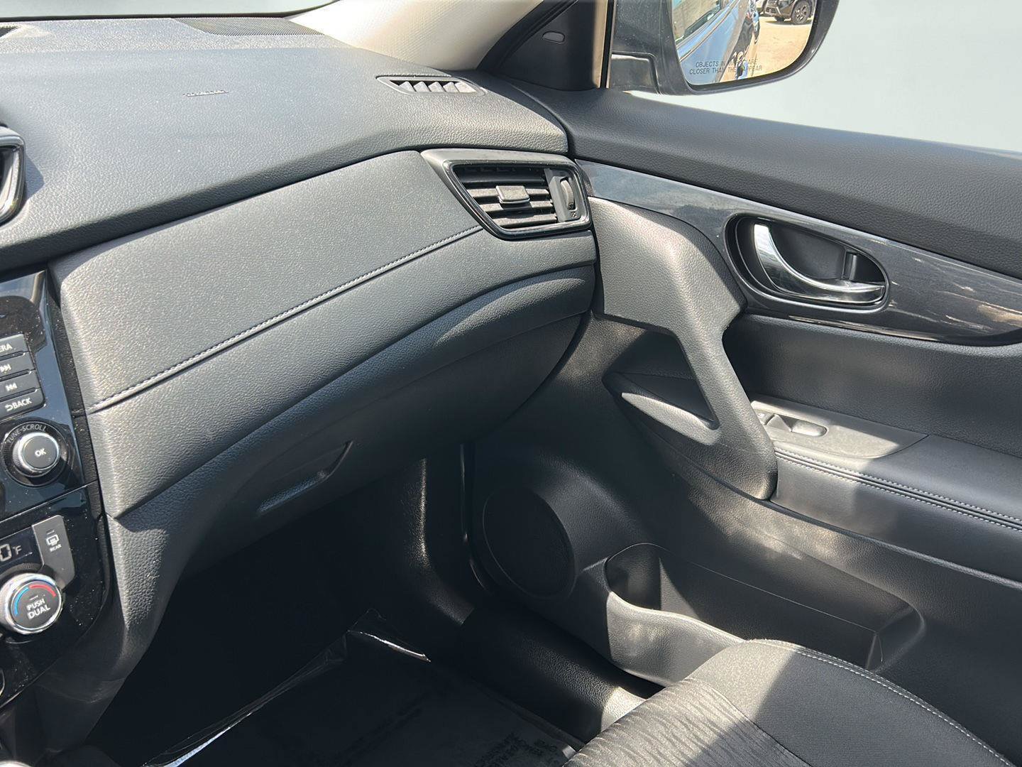 Used 2020 Nissan Rogue SV AWD/4WD image 23