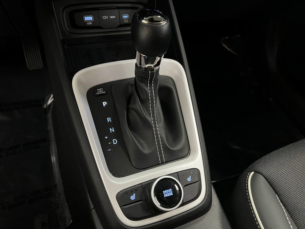 Used 2025 Hyundai Venue Limited image 19