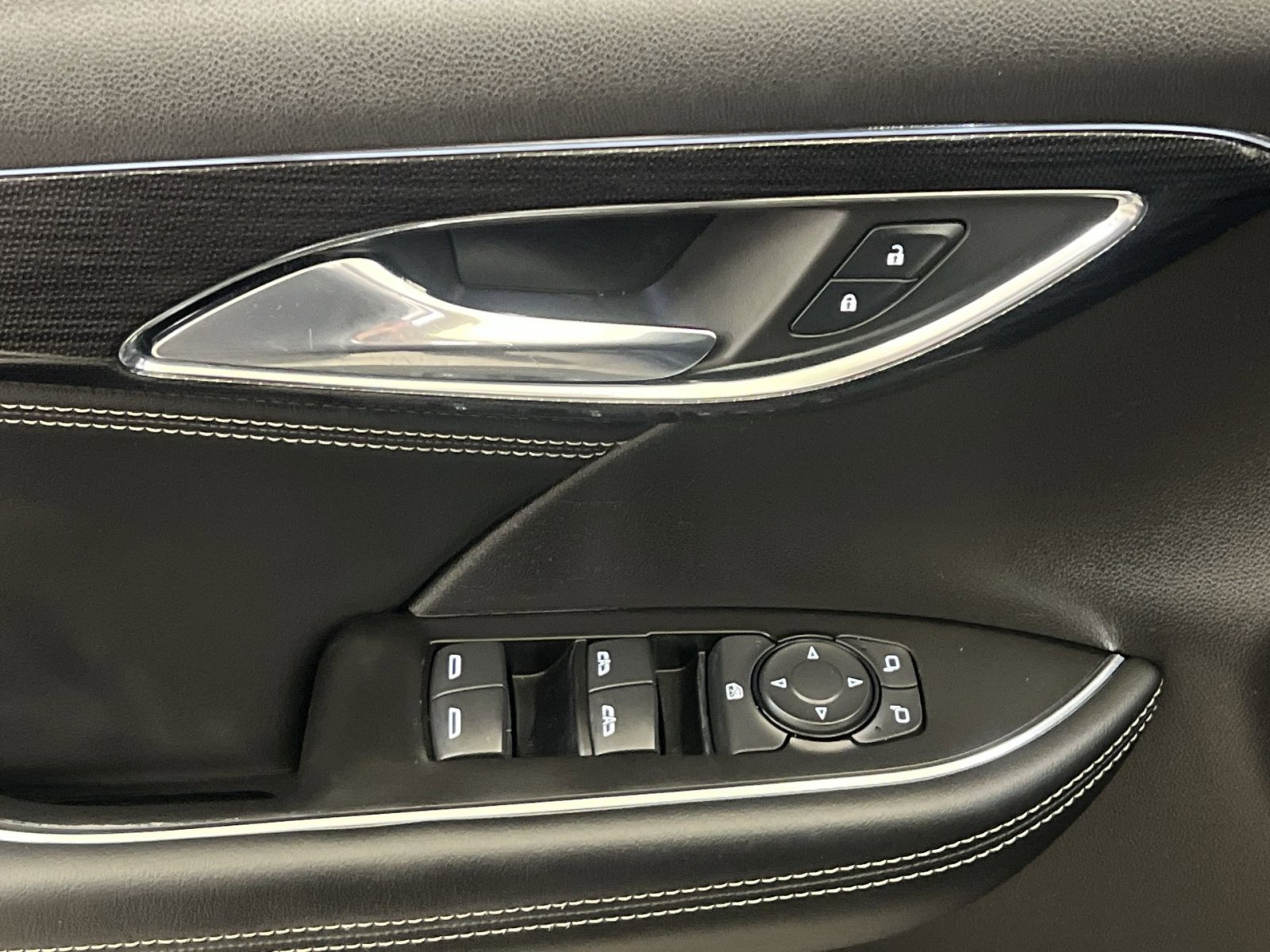 Used 2023 Buick Envision Preferred image 13