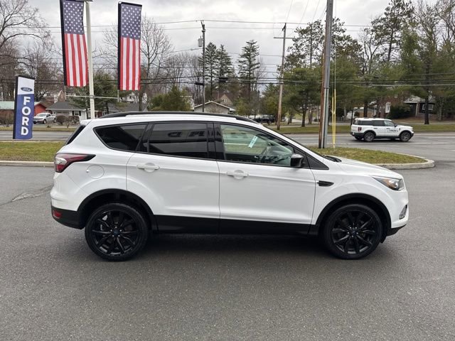 Used 2017 Ford Escape SE w/ SE Sport Appearance Package image 5
