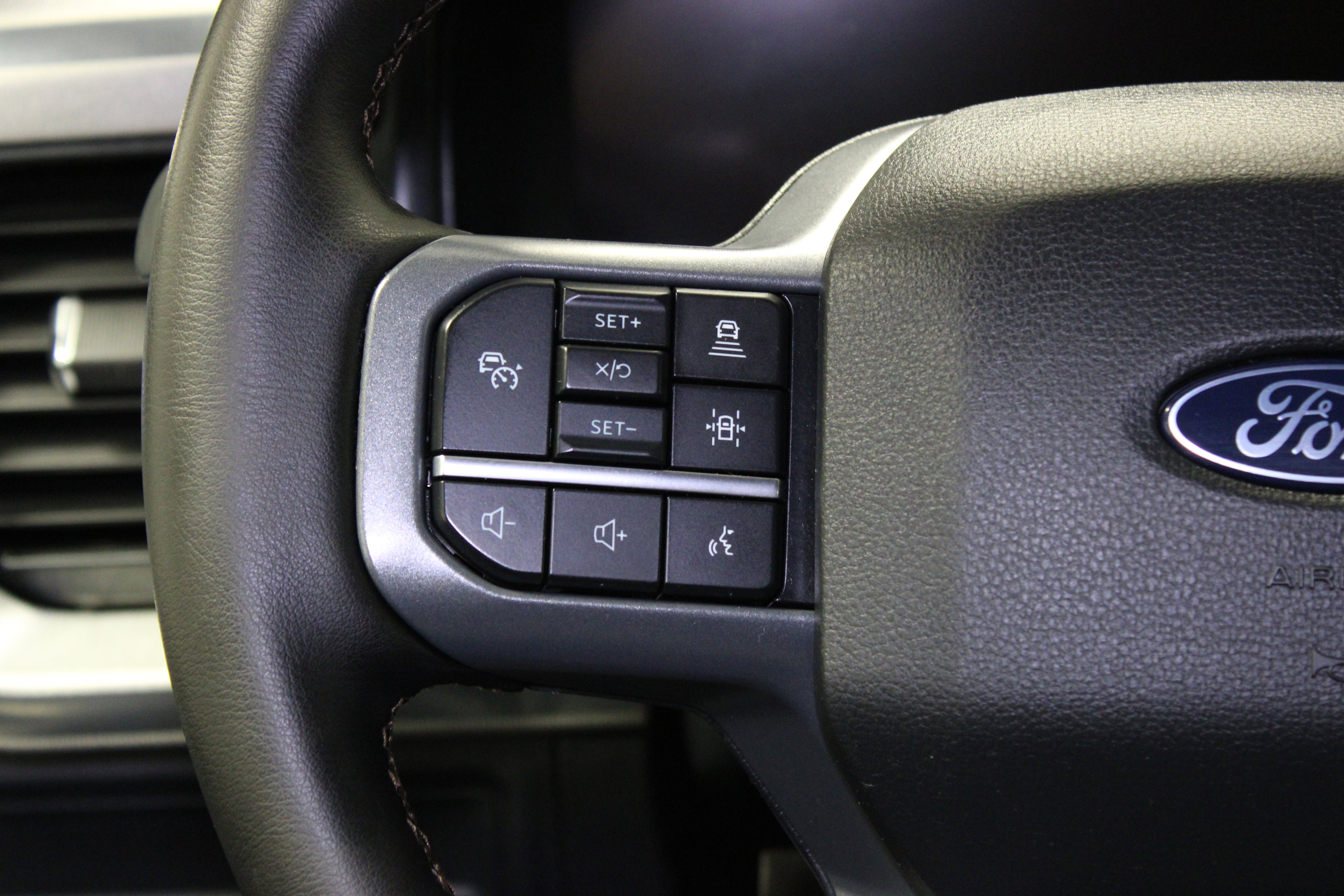 Used 2025 Ford F150 Lariat w/ Equipment Group 502A High AWD/4WD image 34