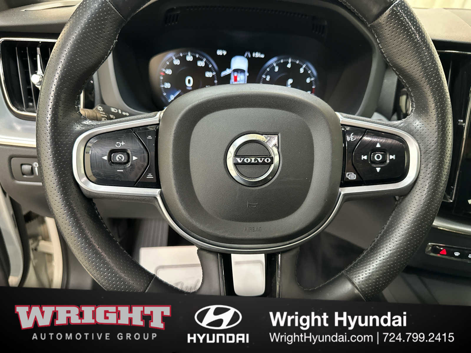 Used 2018 Volvo XC60 T5 Momentum w/ Convenience Package image 20