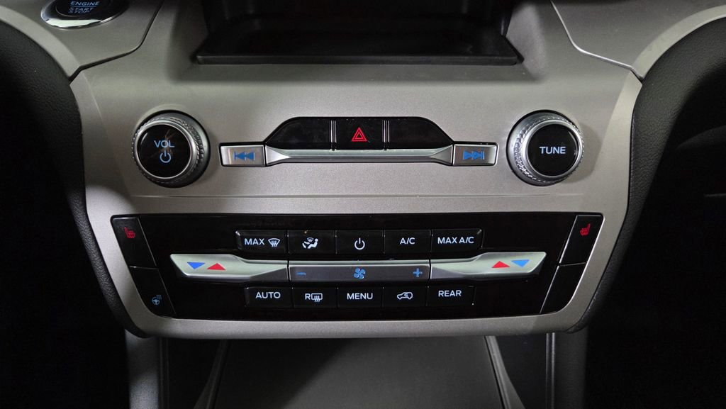 Used 2023 Ford Explorer XLT w/ Equipment Group 202A image 26