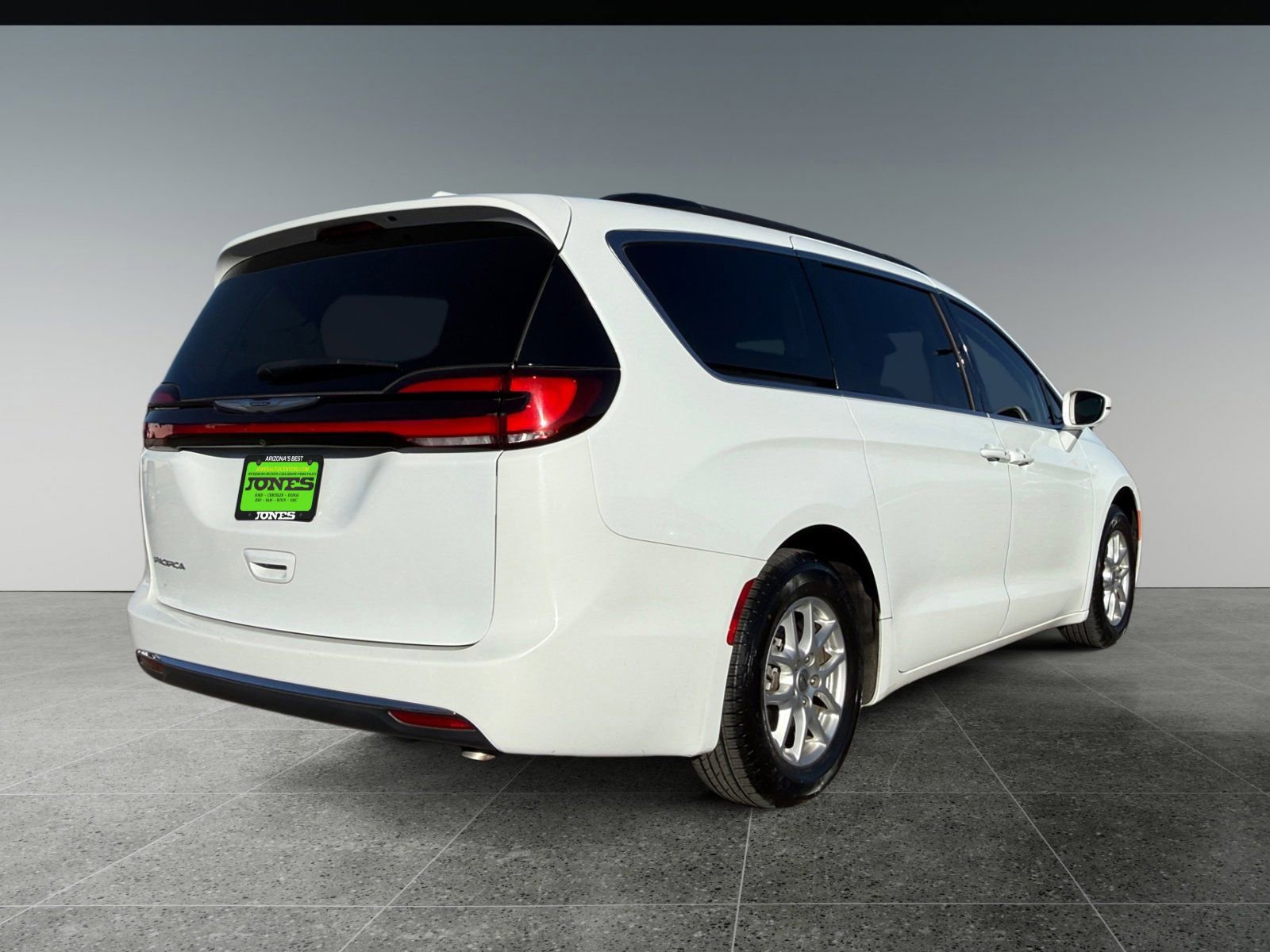 Used 2022 Chrysler Pacifica Touring-L image 7