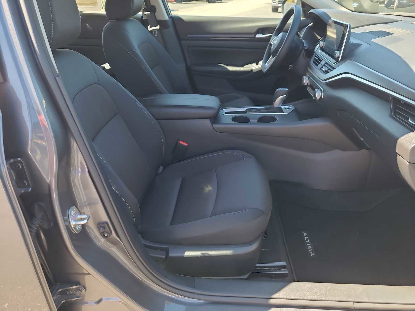 Used 2025 Nissan Altima 2.5 SV FWD image 22