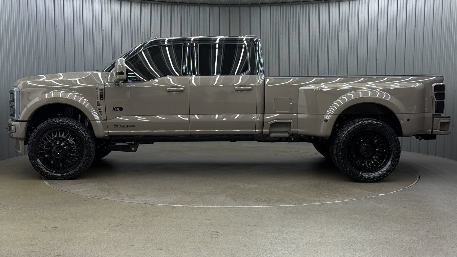 Used 2026 Ford F450 Platinum w/ Platinum Plus Package AWD/4WD image 2