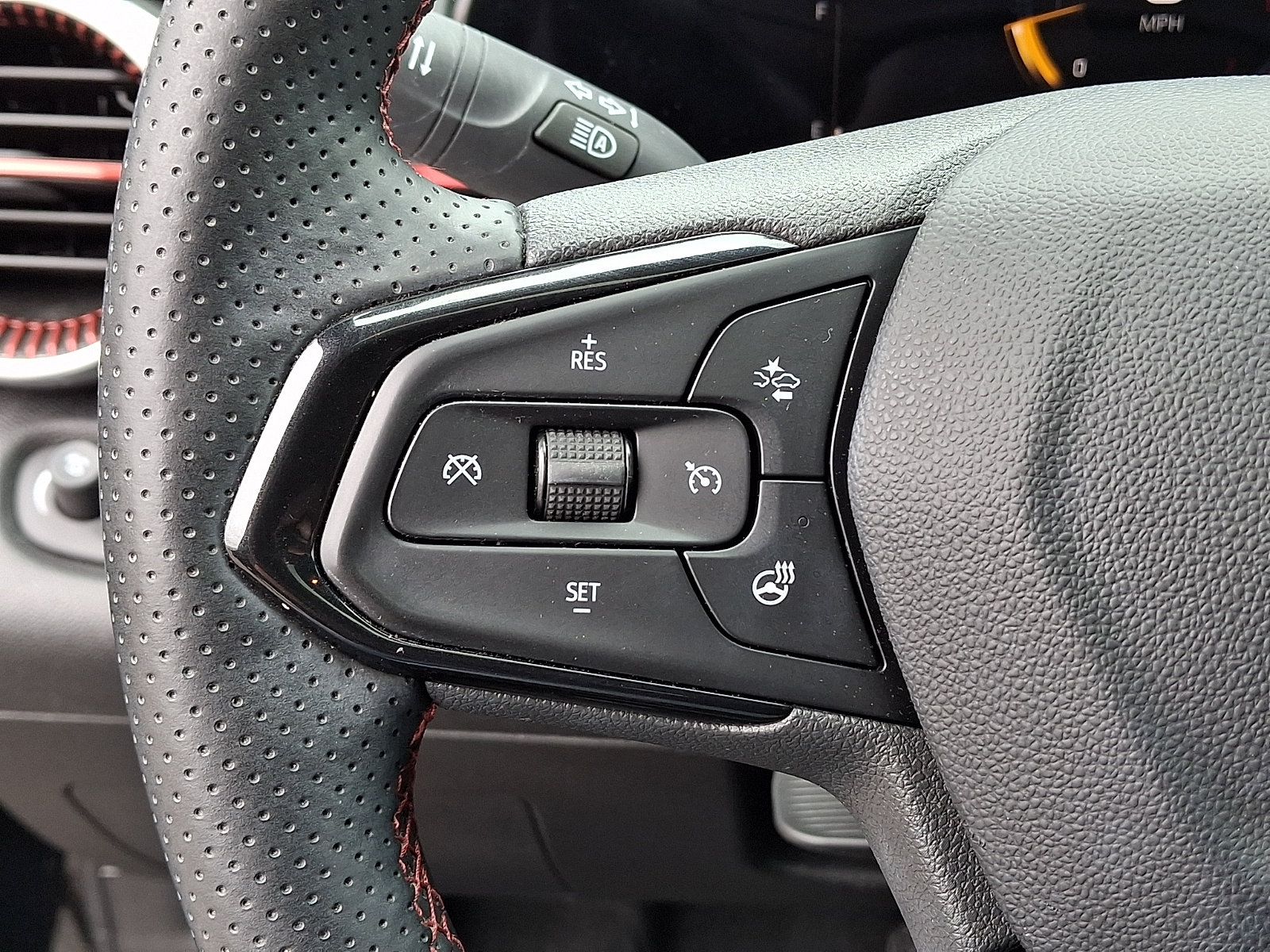 Used 2025 Chevrolet Trax RS w/ Sunroof Package FWD image 22