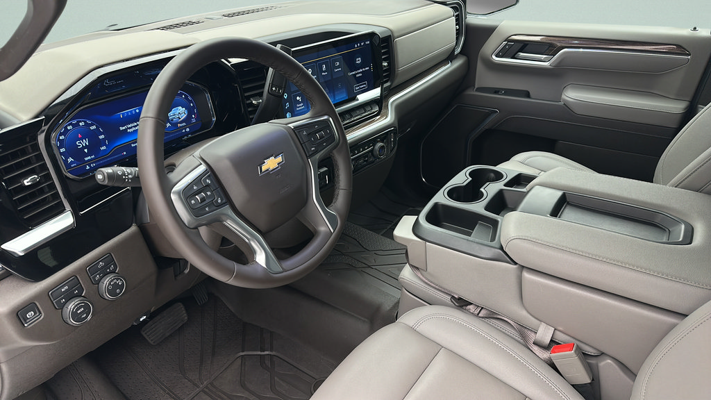 Used 2025 Chevrolet Silverado 1500 LT w/ Leather Package AWD/4WD image 12