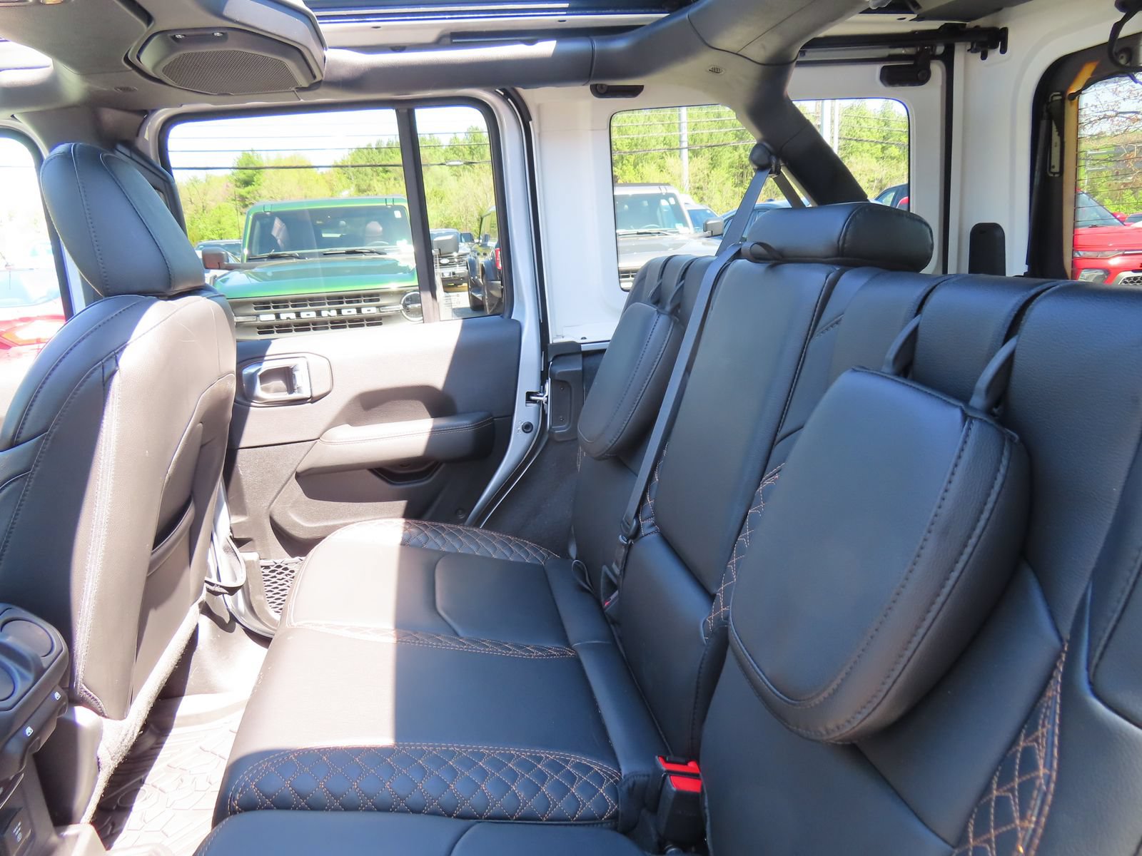 Used 2023 Jeep Wrangler Unlimited Sahara AWD/4WD image 31
