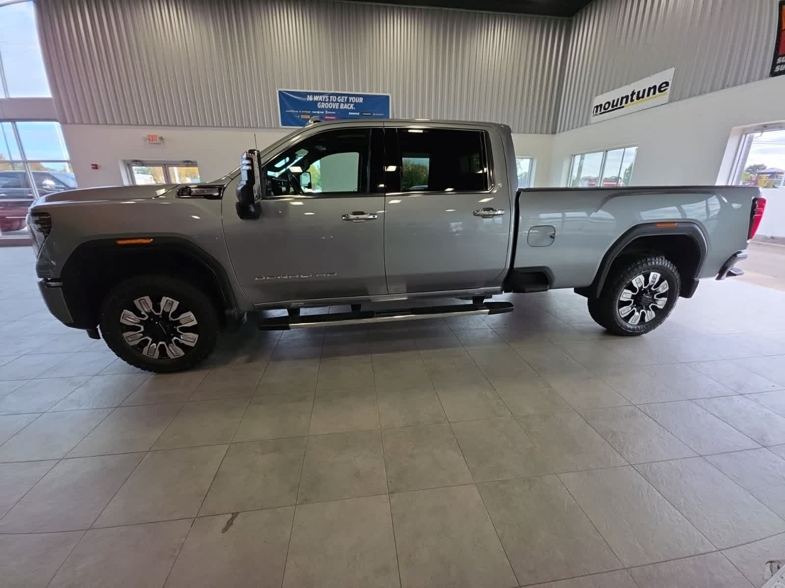 Used 2024 GMC Sierra 2500 Denali w/ Denali Reserve Package AWD/4WD image 15