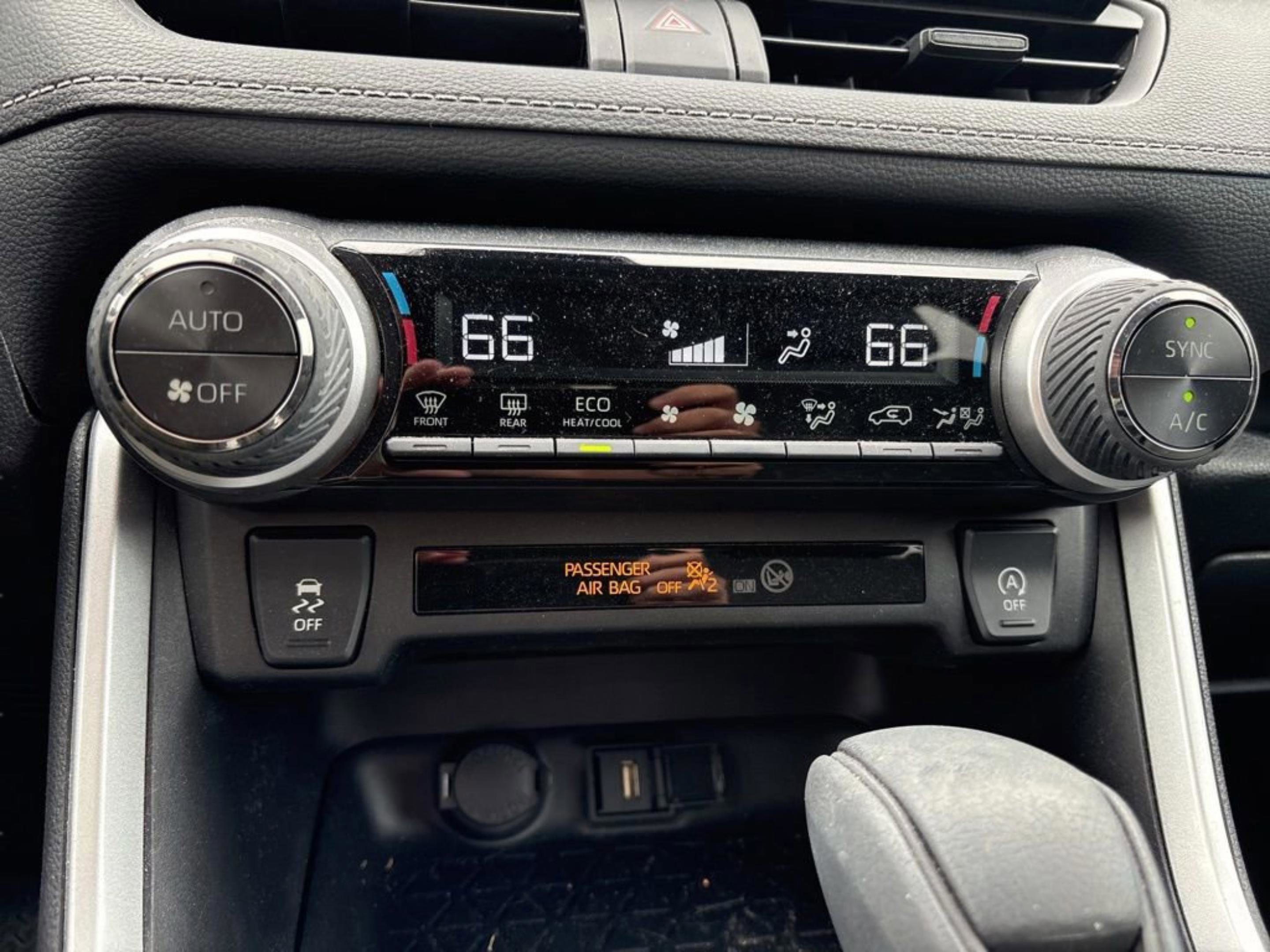 Certified 2022 Toyota RAV4 XLE FWD image 17