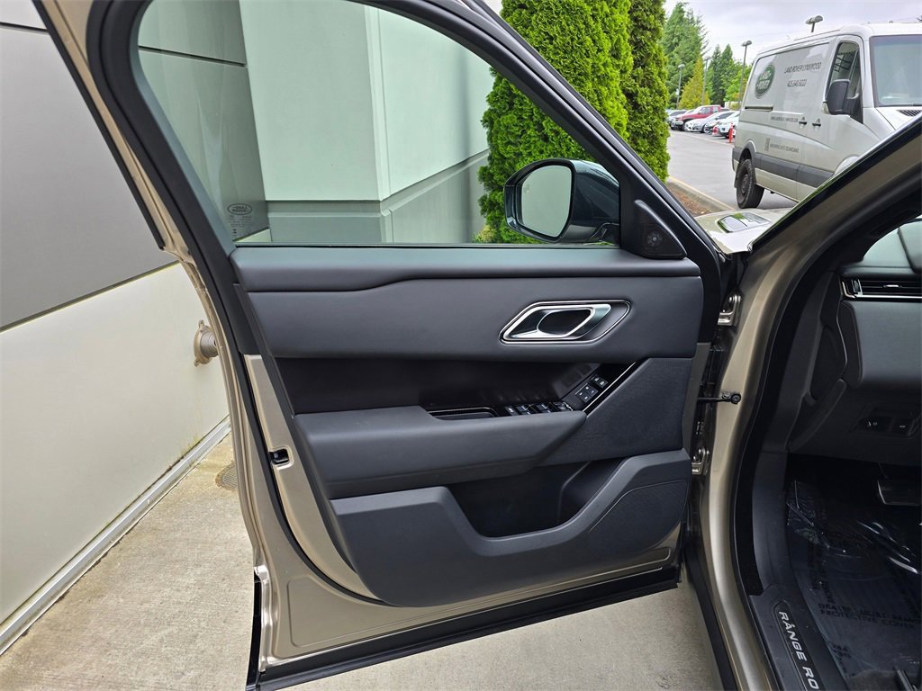 New 2026 Land Rover Range Rover Velar Dynamic SE image 22