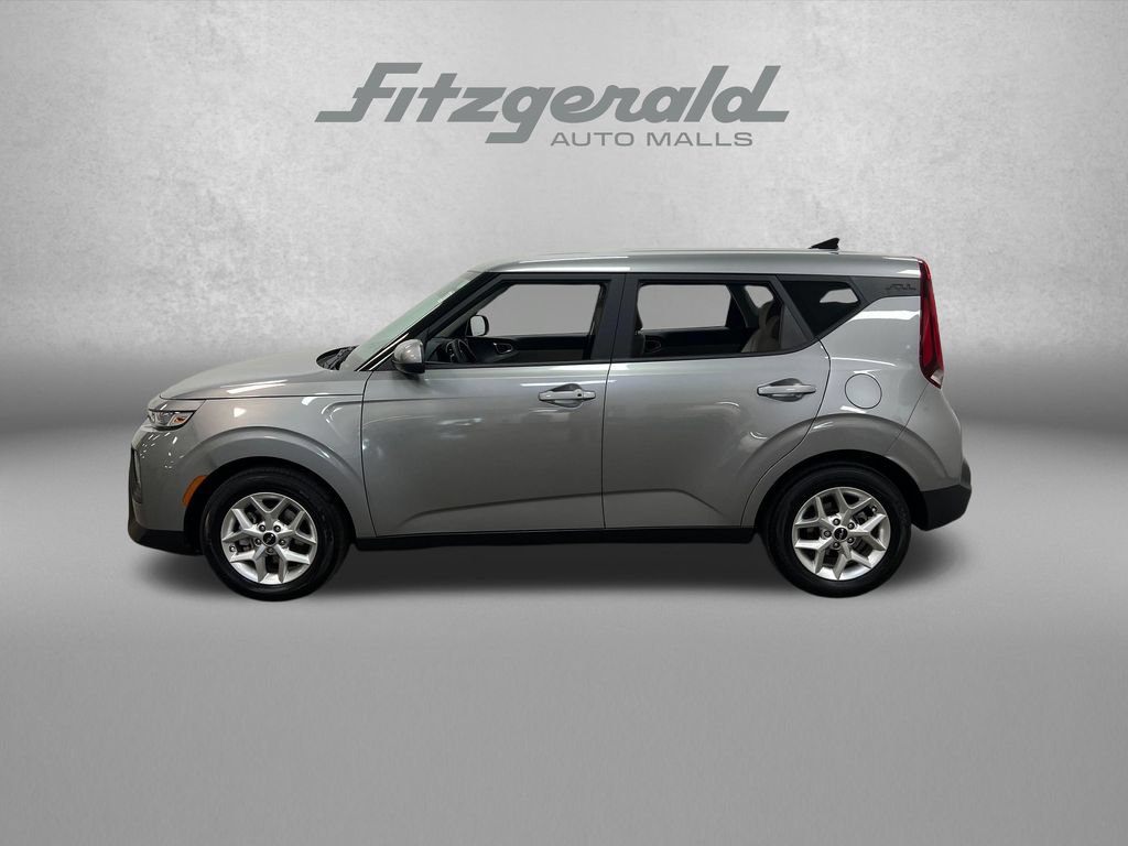 Used 2022 Kia Soul S FWD image 2