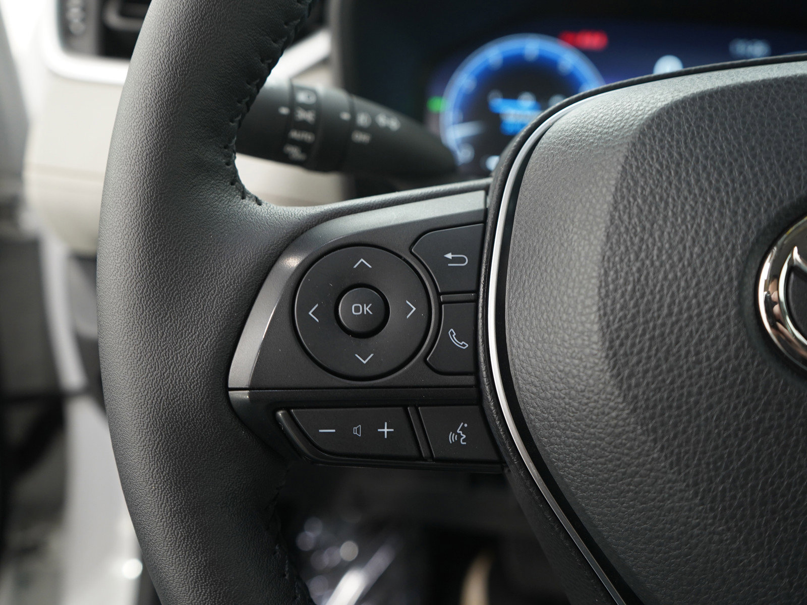 Used 2024 Toyota RAV4 Limited w/ Advanced Technology Package AWD/4WD image 28