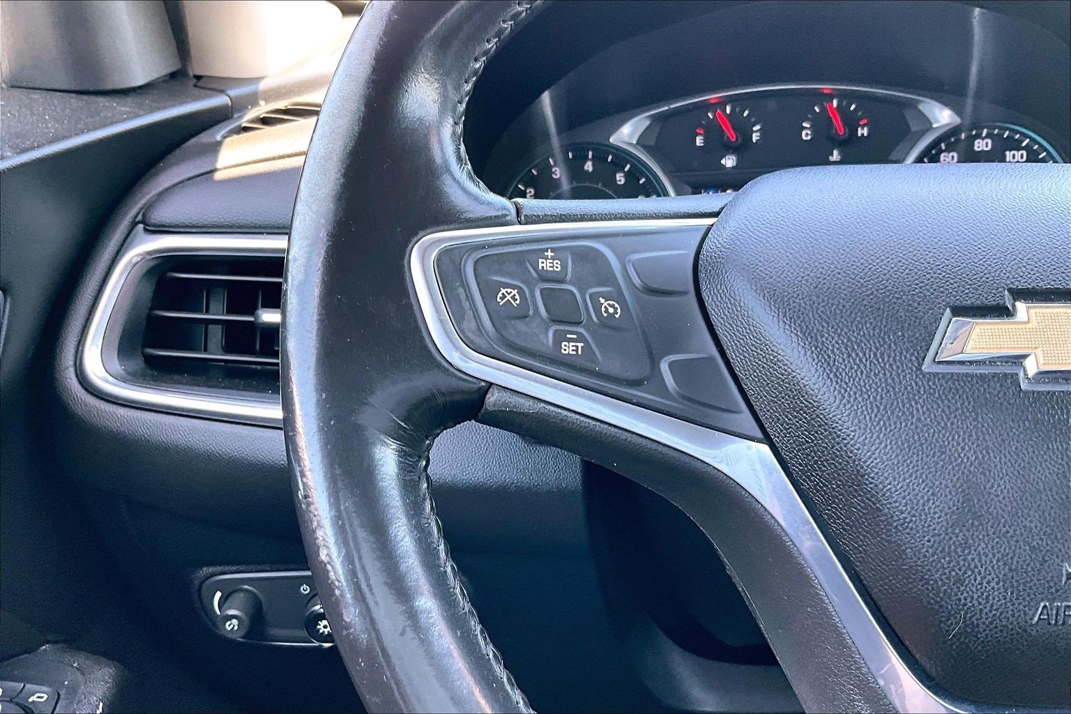 Used 2019 Chevrolet Equinox LT FWD image 18