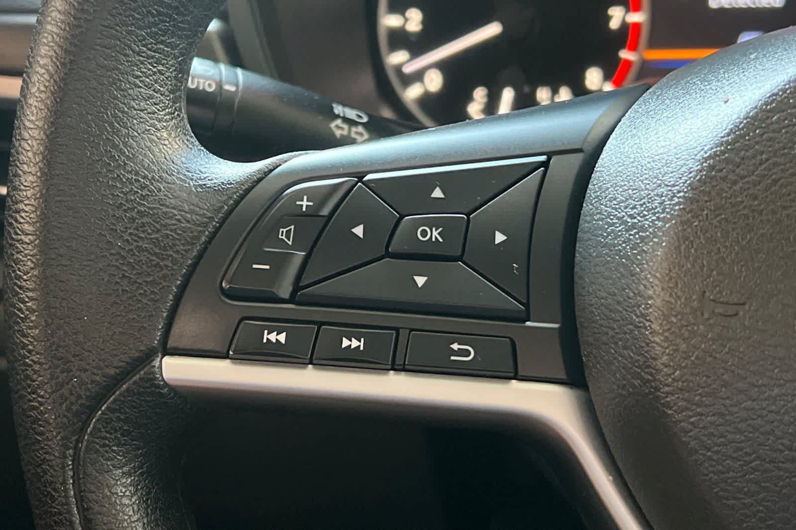 Used 2024 Nissan Altima 2.5 SV FWD image 27