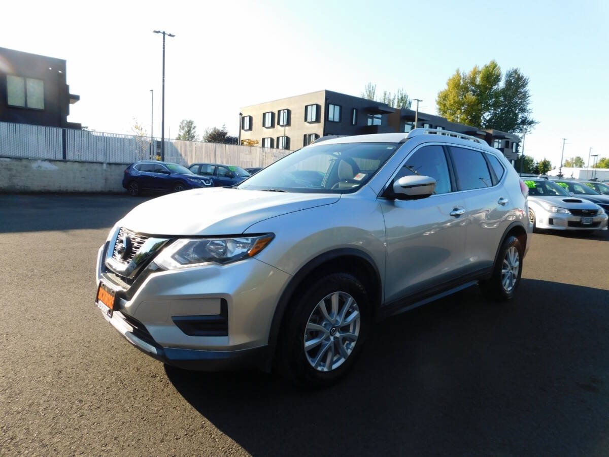 Used 2017 Nissan Rogue SV AWD/4WD image 4