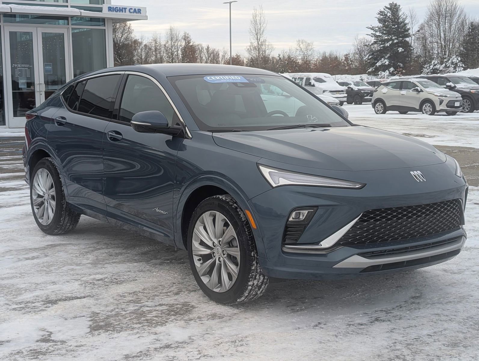 Certified 2025 Buick Envista Avenir image 3