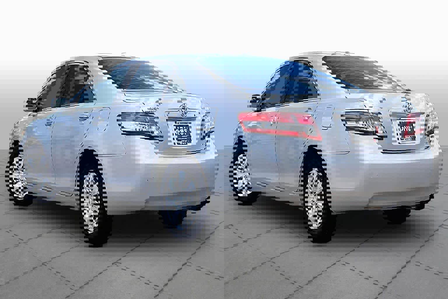 Used 2010 Toyota Camry LE FWD image 8