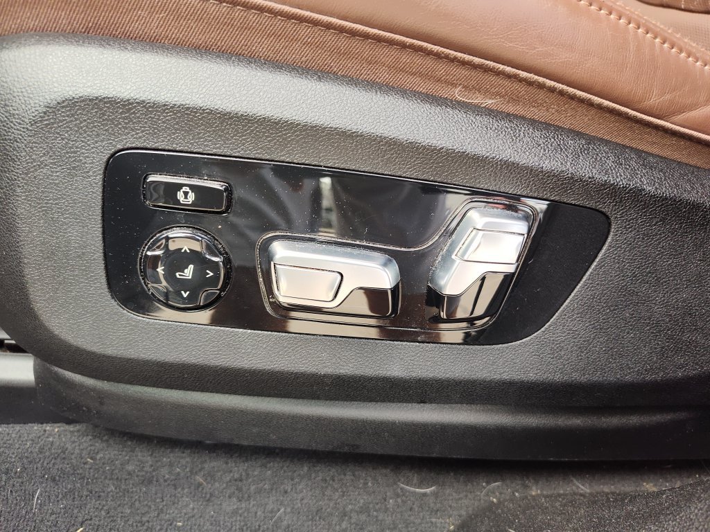 Used 2021 BMW X6 M50i w/ Premium Package AWD/4WD image 23