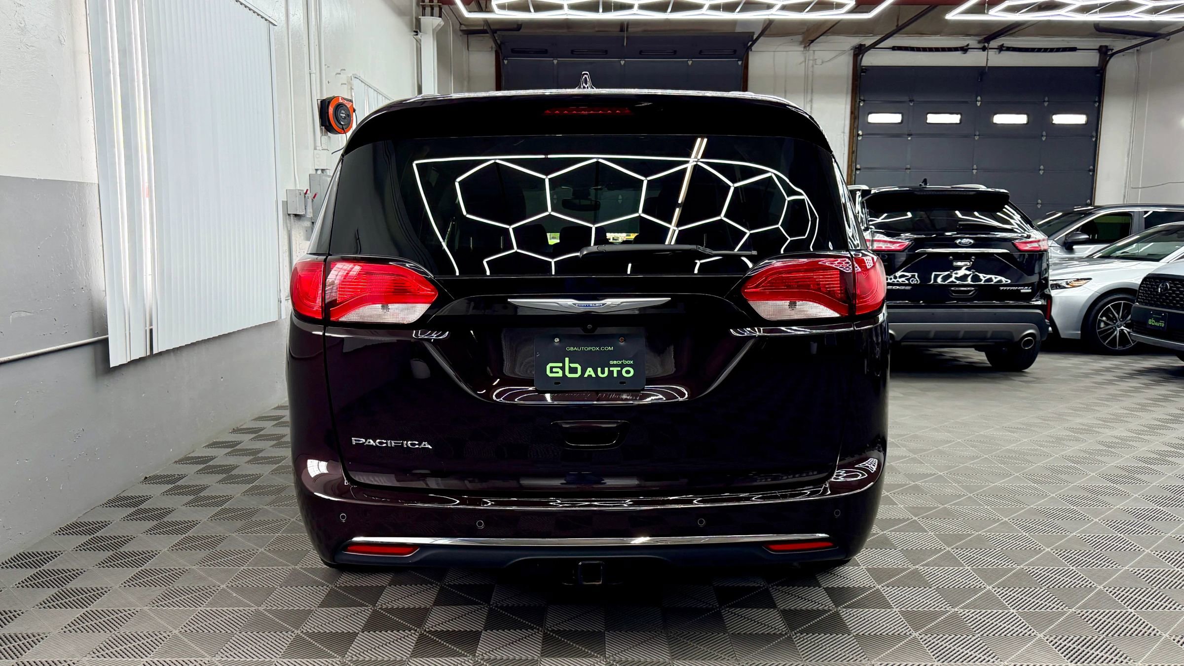 Used 2017 Chrysler Pacifica Touring-L image 3